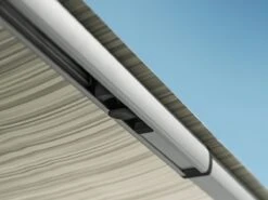 Thule Omnistor 1200 300 Sapphire Blue Zakluifel -Thule thuleomnistor1200 buckle1 2 ecommerce